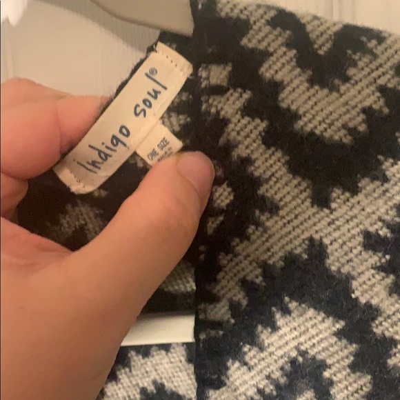 Aztec Shall - Picture 3 of 4